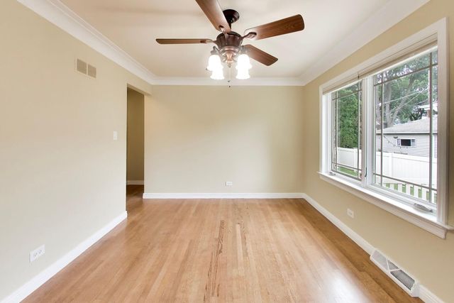 5022 N Busse Avenue, Chicago, IL 60656