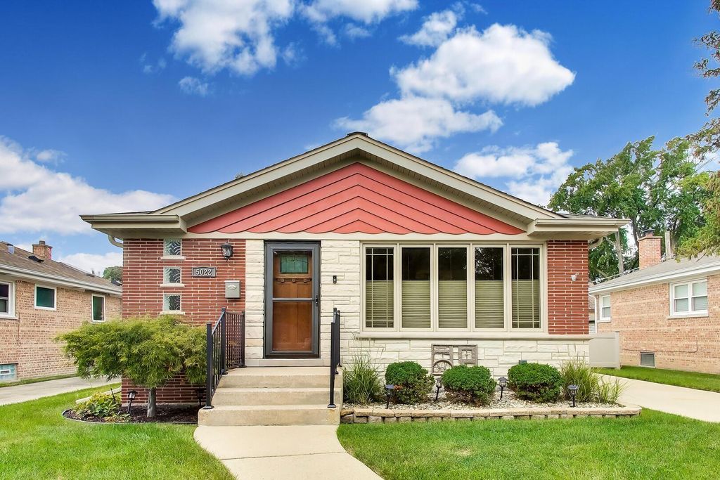 5022 N Busse Avenue, Chicago, IL 60656