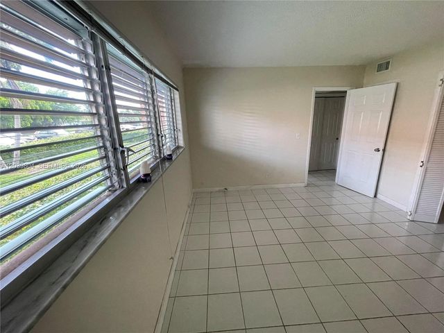1450 Atlantic Shores Blvd 109, Hallandale Beach, FL 33009