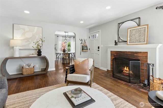 3919 Midvale Avenue N, Seattle, WA 98103