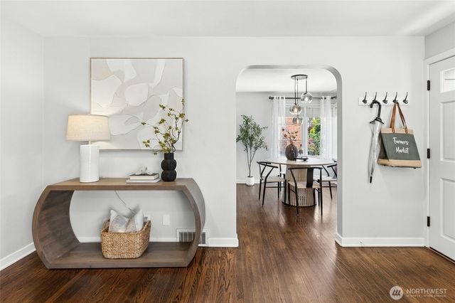 3919 Midvale Avenue N, Seattle, WA 98103