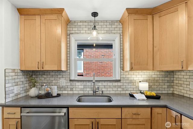 3919 Midvale Avenue N, Seattle, WA 98103