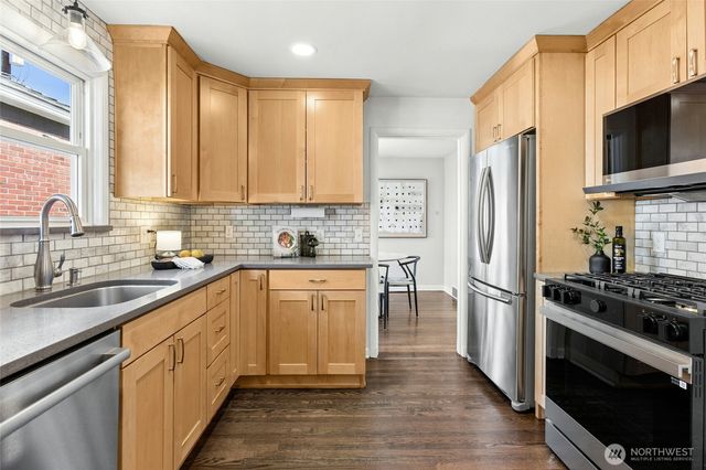 3919 Midvale Avenue N, Seattle, WA 98103