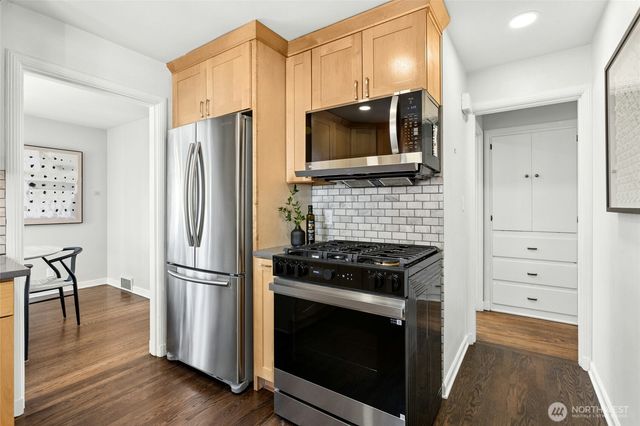 3919 Midvale Avenue N, Seattle, WA 98103