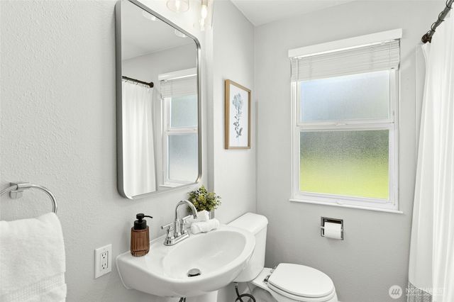 3919 Midvale Avenue N, Seattle, WA 98103