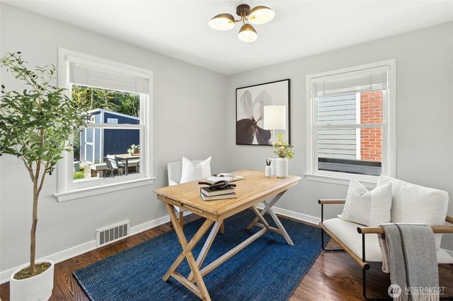 3919 Midvale Avenue N, Seattle, WA 98103