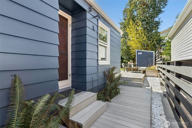 3919 Midvale Avenue N, Seattle, WA 98103