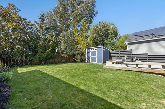 3919 Midvale Avenue N, Seattle, WA 98103