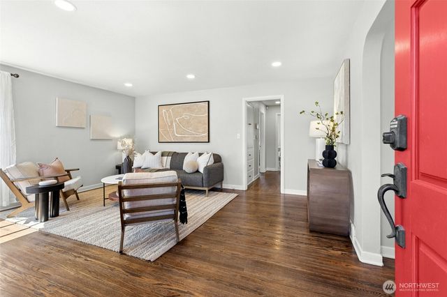 3919 Midvale Avenue N, Seattle, WA 98103