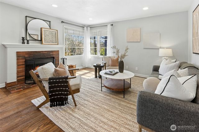 3919 Midvale Avenue N, Seattle, WA 98103