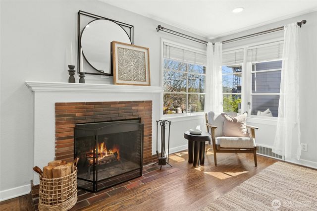 3919 Midvale Avenue N, Seattle, WA 98103