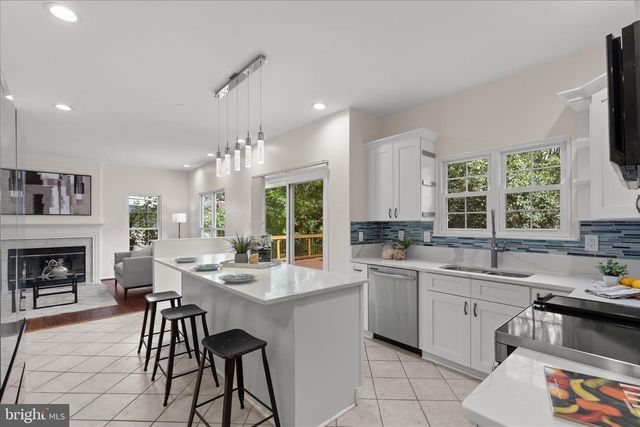 46509 HOLLYMEAD PL, Sterling, VA 20165