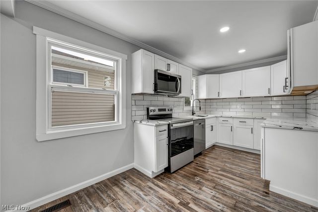 23928 Knickerbocker Road, Bay Village, OH 44140