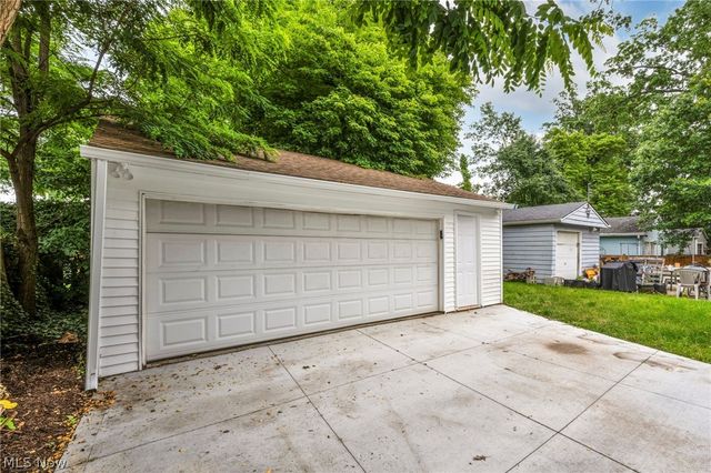 23928 Knickerbocker Road, Bay Village, OH 44140