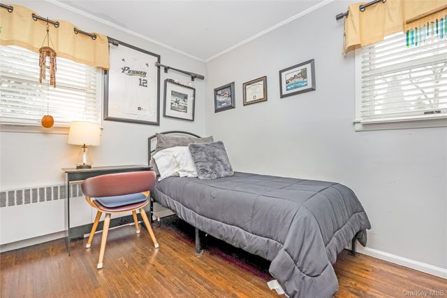 10 Roxbury Street, Farmingdale, NY 11735