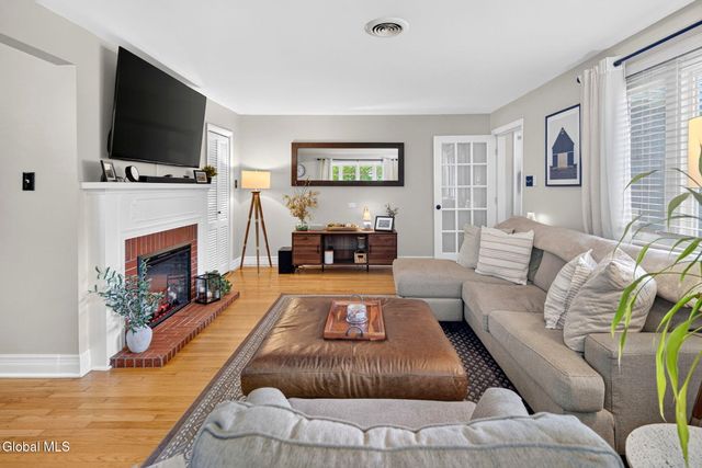 1934 Clifton Park Road, Niskayuna, NY 12309