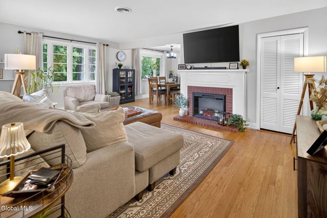 1934 Clifton Park Road, Niskayuna, NY 12309