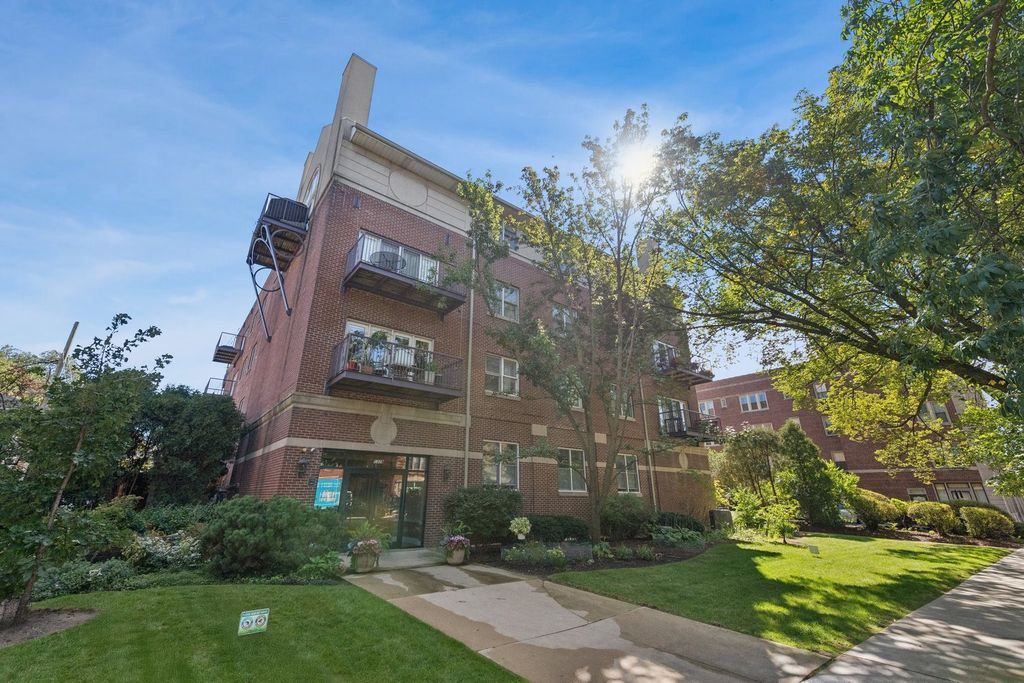1319 CHICAGO Avenue 305, Evanston, IL 60201