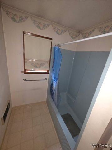 185 Center Street, Lockport City, NY 14094