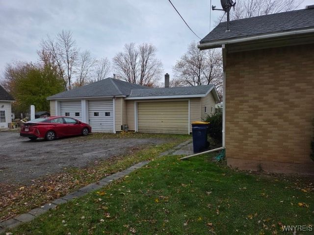 185 Center Street, Lockport City, NY 14094