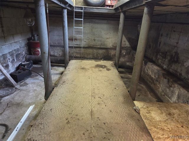 185 Center Street, Lockport City, NY 14094