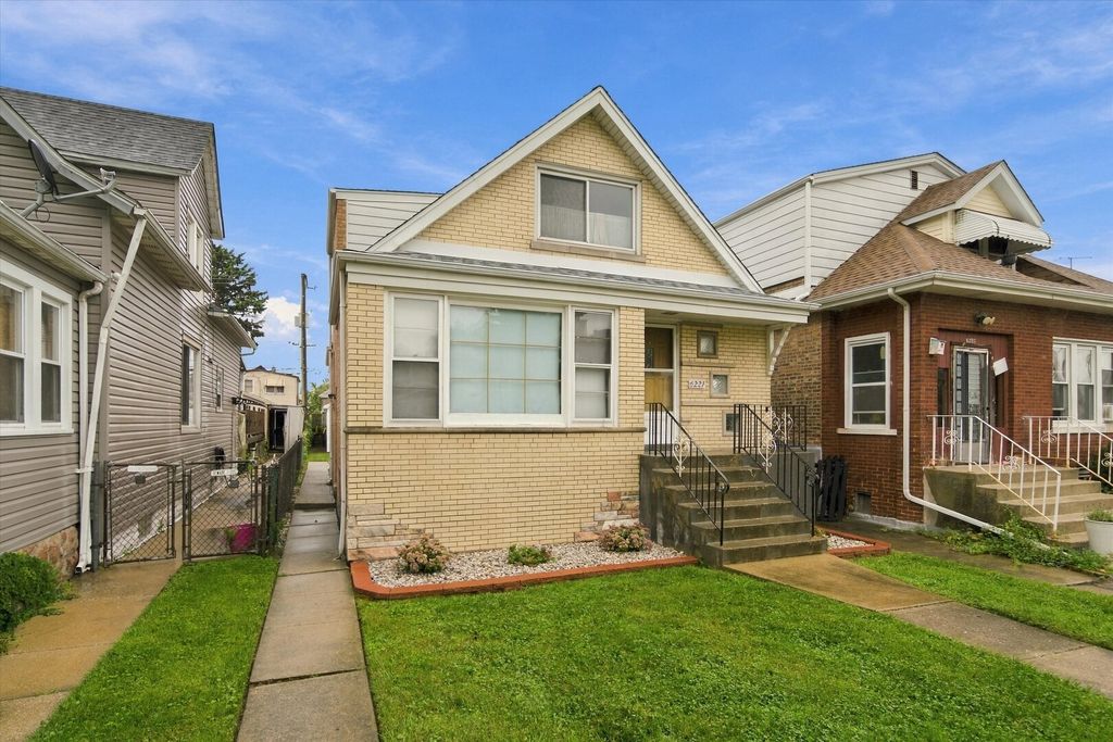 6221 S Tripp Avenue, Chicago, IL 60629 — photo 3