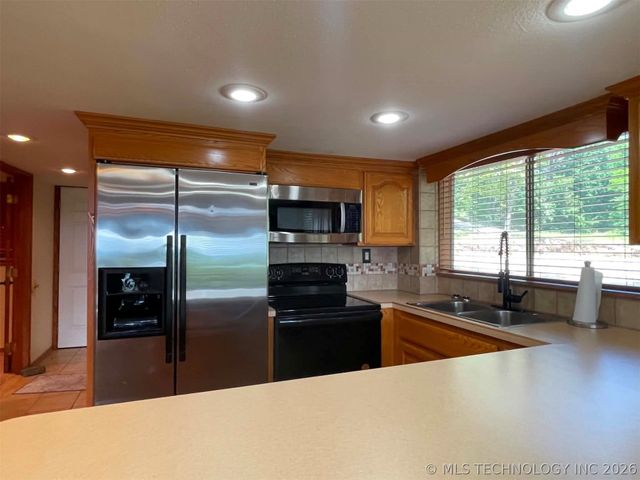 18243 W Running Springs Road, Park Hill, OK 74451