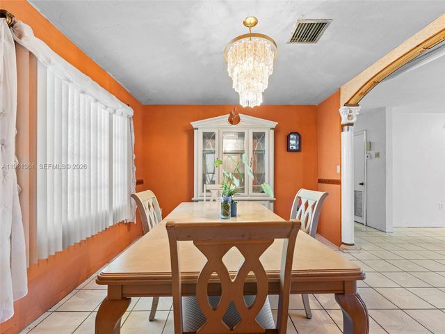 811 NW 112th St, Miami, FL 33168