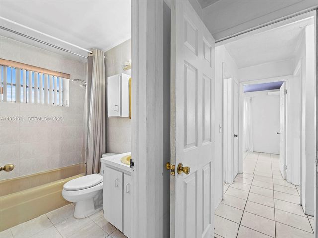 811 NW 112th St, Miami, FL 33168