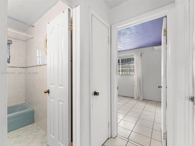 811 NW 112th St, Miami, FL 33168