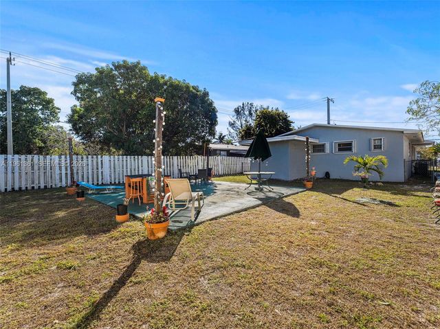 811 NW 112th St, Miami, FL 33168