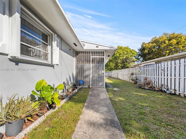 811 NW 112th St, Miami, FL 33168