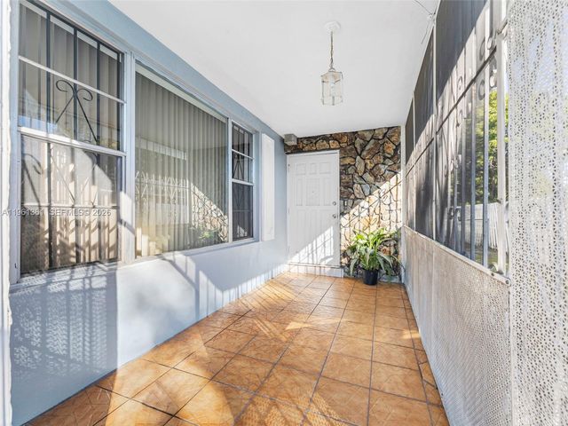 811 NW 112th St, Miami, FL 33168