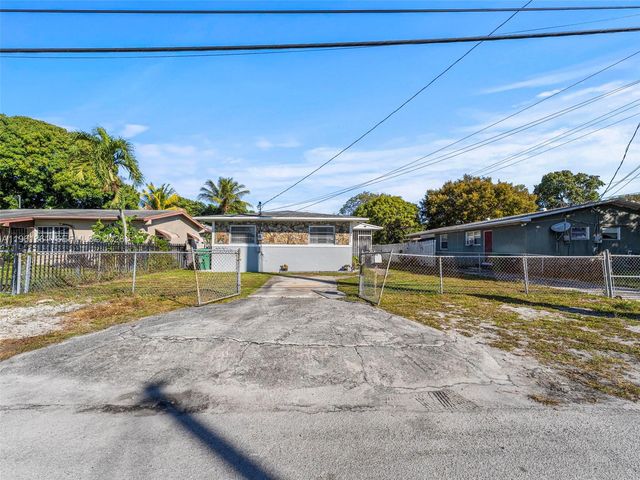 811 NW 112th St, Miami, FL 33168