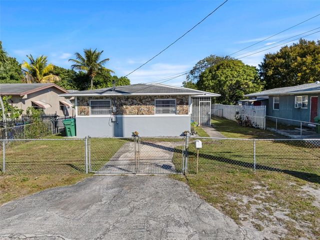 811 NW 112th St, Miami, FL 33168