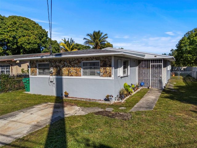 811 NW 112th St, Miami, FL 33168