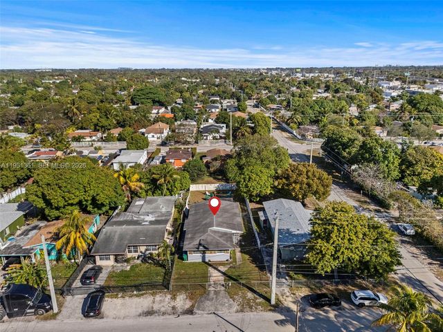 811 NW 112th St, Miami, FL 33168