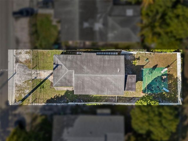 811 NW 112th St, Miami, FL 33168