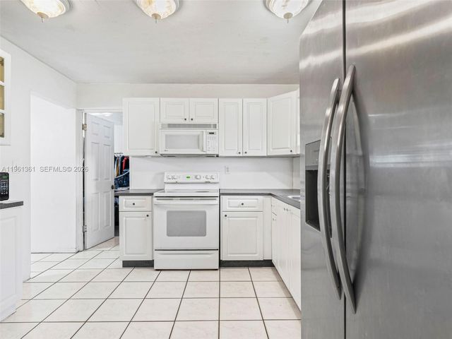 811 NW 112th St, Miami, FL 33168