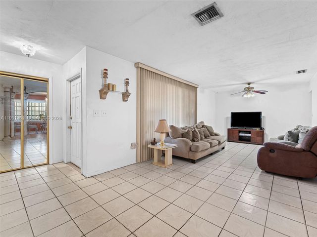 811 NW 112th St, Miami, FL 33168