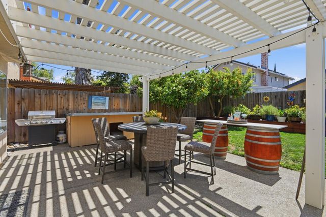102 Henry Ct, Tracy, CA 95376
