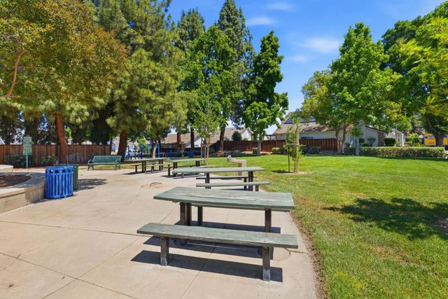 102 Henry Ct, Tracy, CA 95376