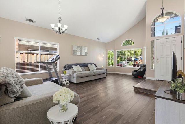 102 Henry Ct, Tracy, CA 95376
