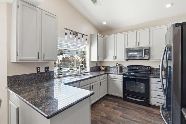 102 Henry Ct, Tracy, CA 95376