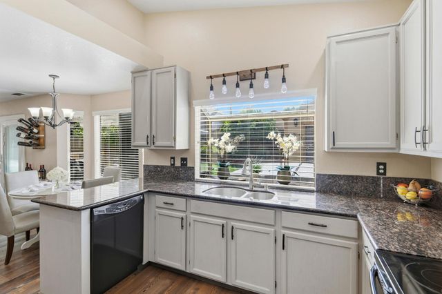 102 Henry Ct, Tracy, CA 95376