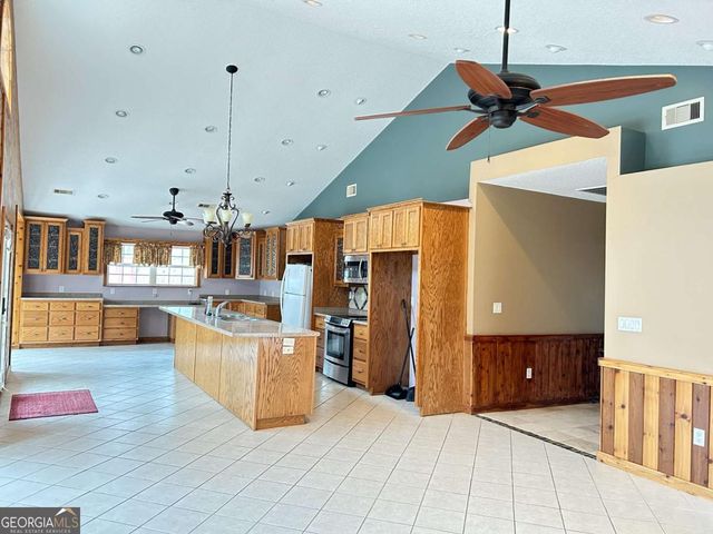 1564 Joy Bluff Road, Reidsville, GA 30453