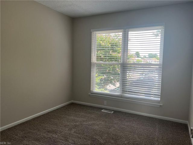 600 Hustings Court LN, Virginia Beach, VA 23452