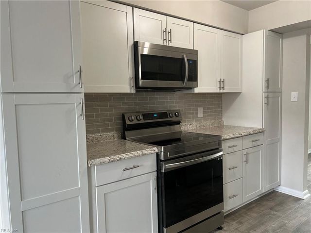 600 Hustings Court LN, Virginia Beach, VA 23452