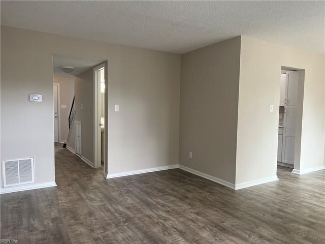 600 Hustings Court LN, Virginia Beach, VA 23452