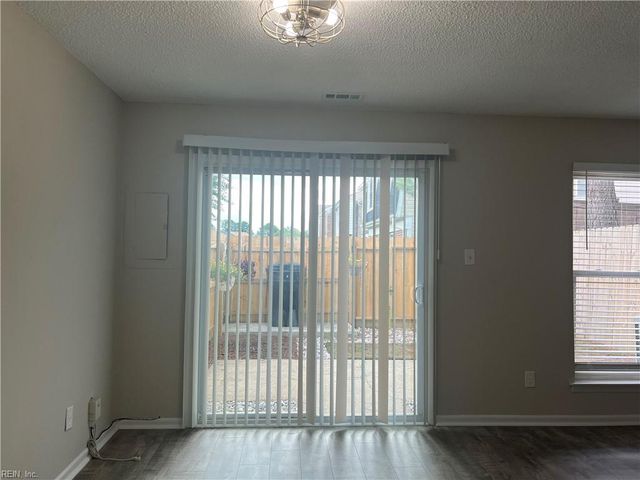 600 Hustings Court LN, Virginia Beach, VA 23452